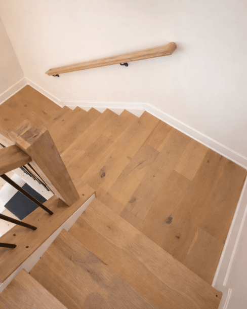 customoak_landing_trim_flooring_bethesda